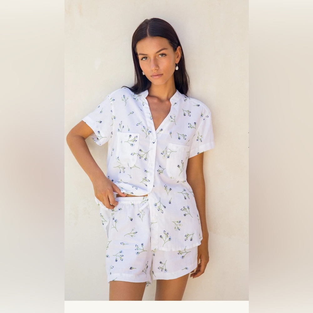 Bridesmaids shorts pajamas in multiple sizes - white with blue flowers